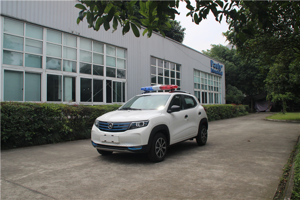 三排巡逻车