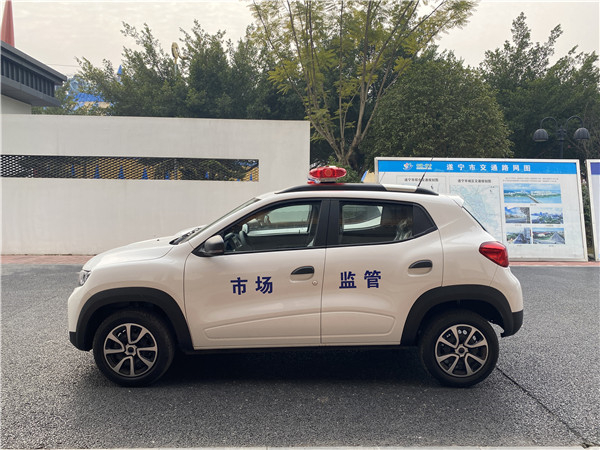 警察的巡逻车_保卫城市的第一线